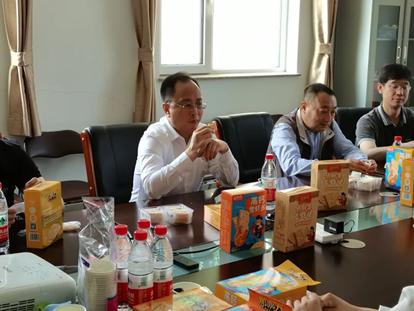 區(qū)委書記張士兆蒞臨秦皇島江洋康達食品科技有限公司實地進行調(diào)研并予以指導1.jpg
