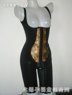 多一點(diǎn)修正型黑色連體內(nèi)衣