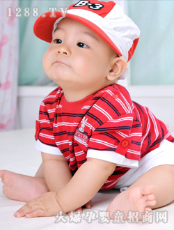 安琪爾調皮的寶寶