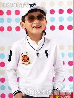 開(kāi)心寶貝白色男童裝