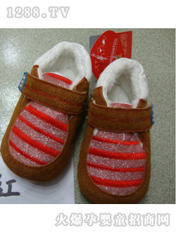 麗嬰房紅色亮點(diǎn)嬰兒鞋
