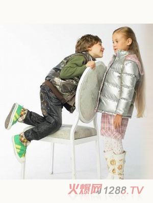 �옷���Rͯ�b�{Ƥ�b