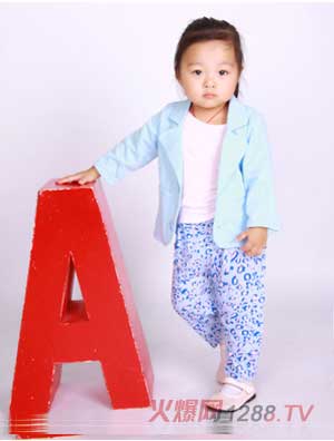 �Ͽ���Ůͯ�{ɫ�L��T��